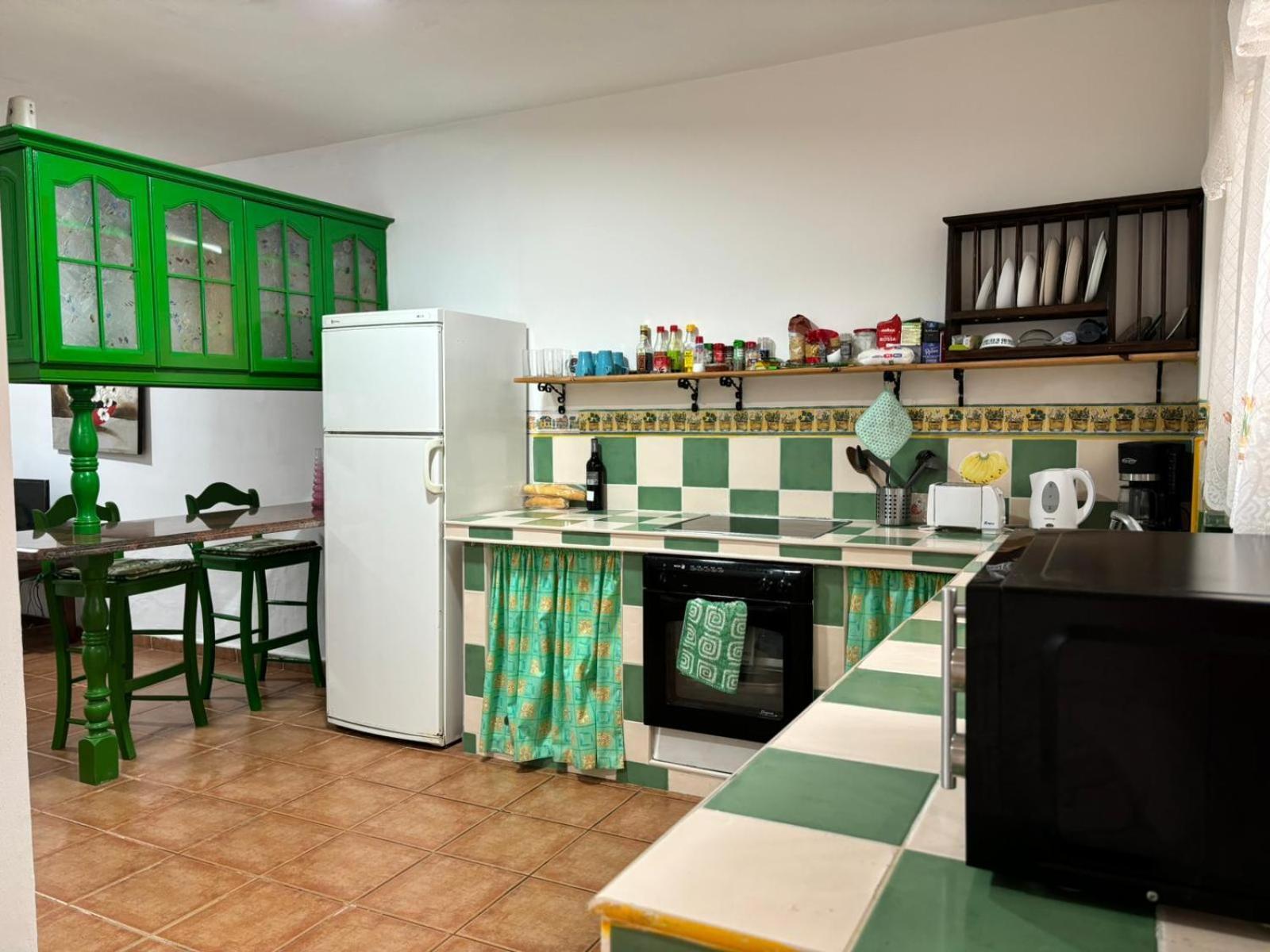 Habitacion Matrimonial En Un Bajo Bano Compartido Areas Compartidas Abades  ภายนอก รูปภาพ