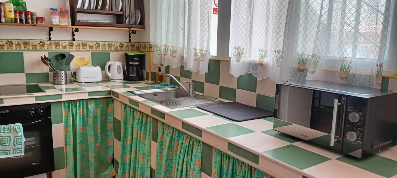 Habitacion Matrimonial En Un Bajo Bano Compartido Areas Compartidas Abades  ภายนอก รูปภาพ